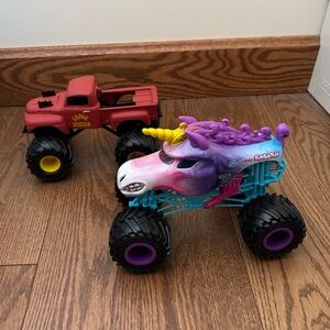 Monster jam monster trucks grave digger and sparkle smash